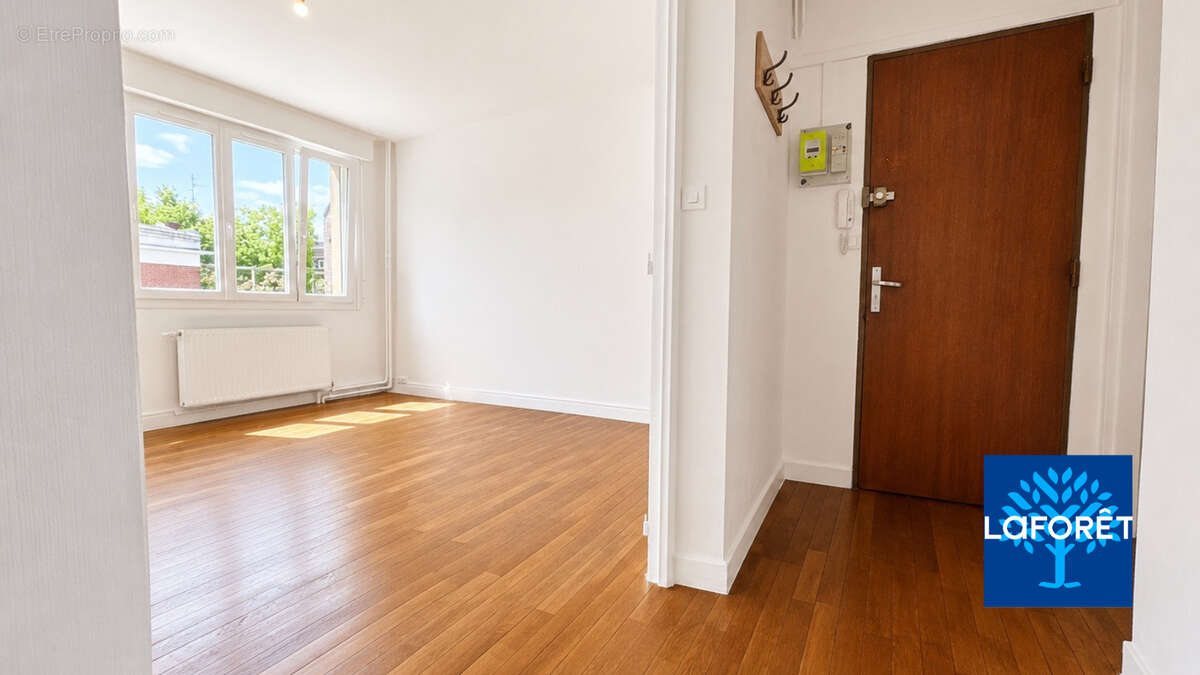 Appartement entièrement rénové   55 m²   2 chambres   Balcon   Parking sécurisé   Hypercentre de Valenciennes - photo 4