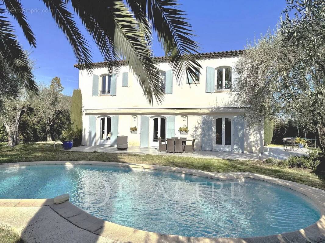 Maison à VALBONNE