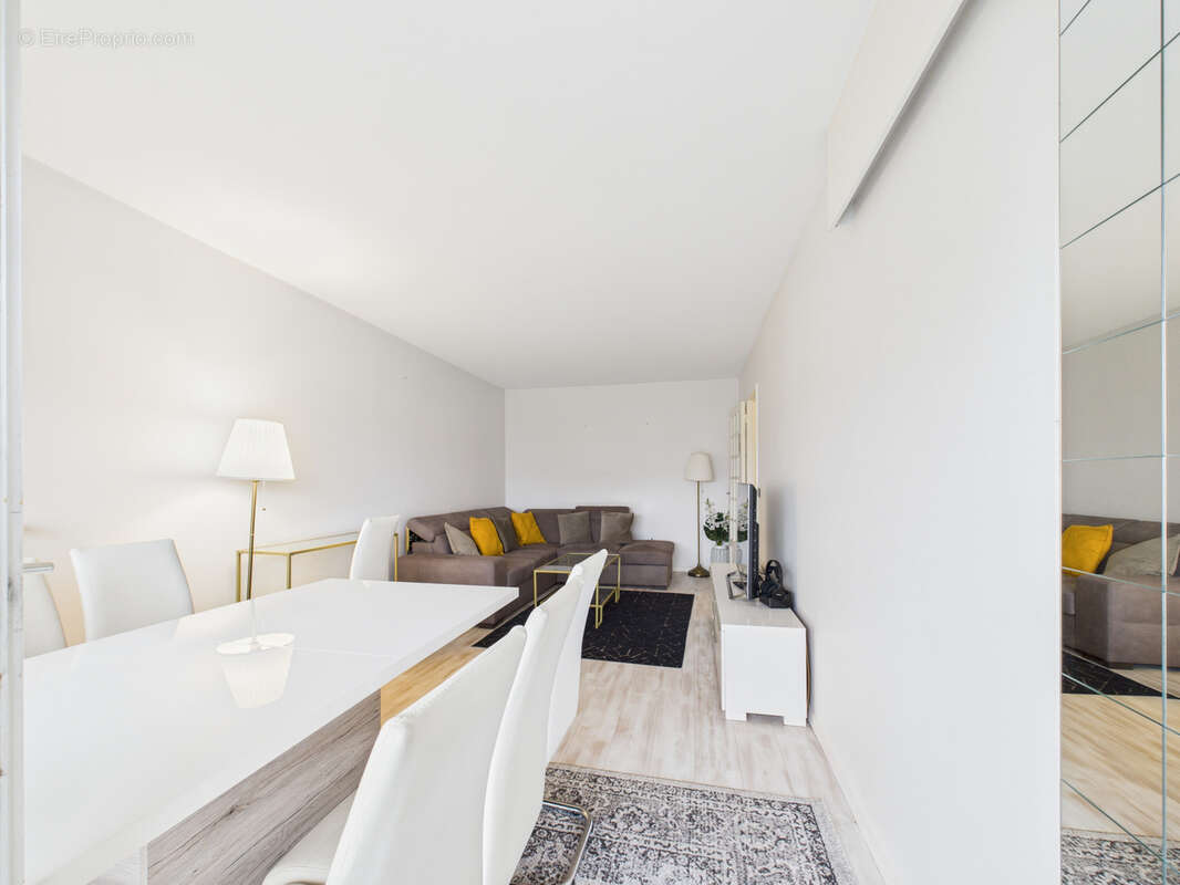 Appartement à SARTROUVILLE