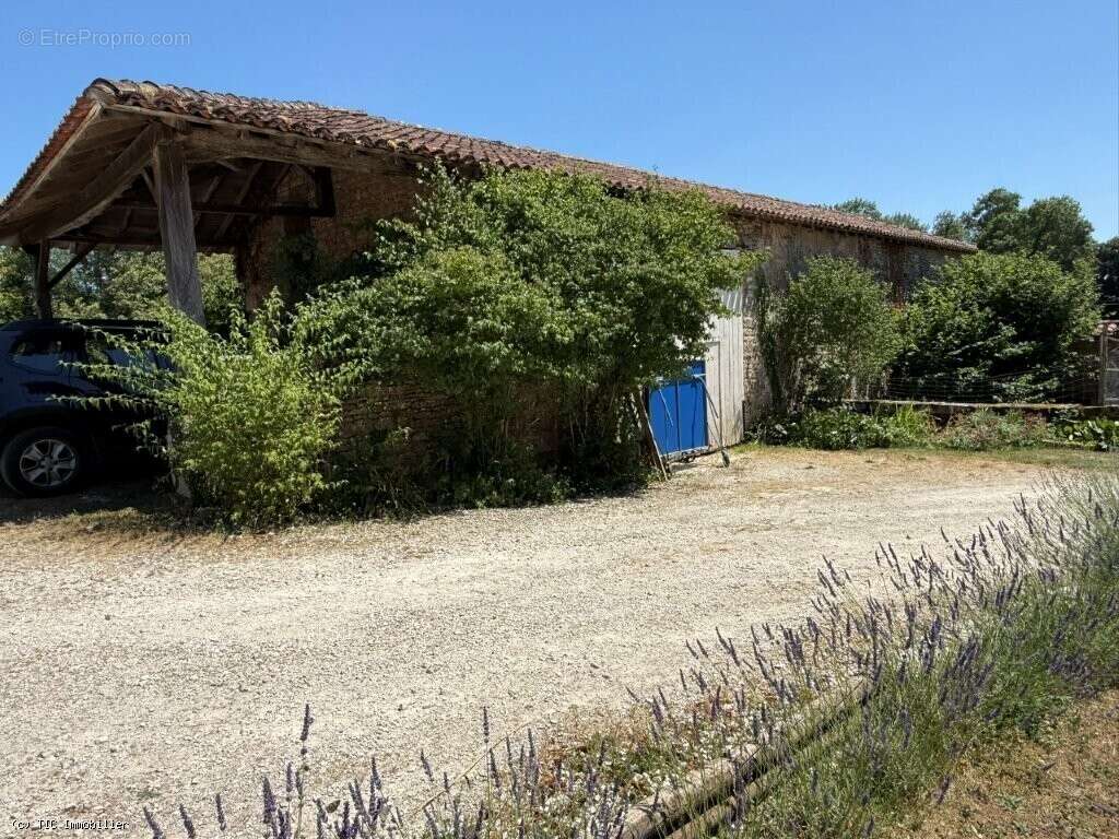 Maison à RUFFEC