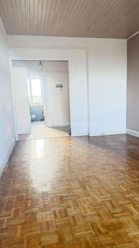 Appartement à LES PAVILLONS-SOUS-BOIS