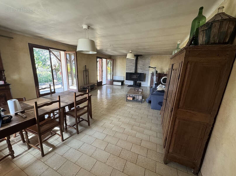 Opportunité rare à Saint Jean. Grande maison familiale de plus de 220 m2 habitable avec un demi sous-sol sur u - photo 3