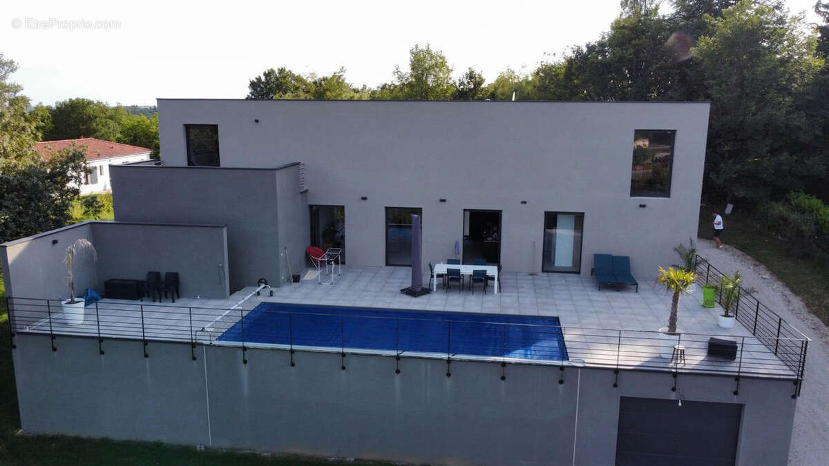 vue - Maison à SAINT-PIERRE-LAFEUILLE