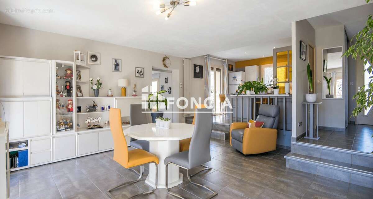 Maison à ONET-LE-CHATEAU