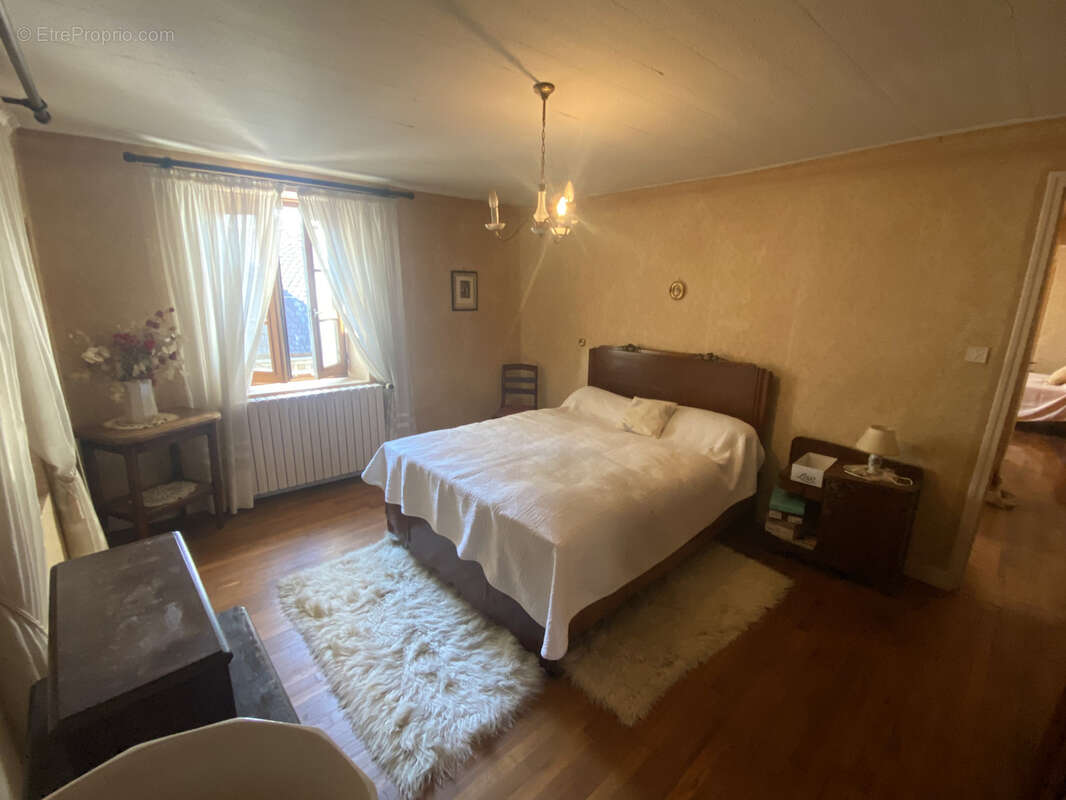 Maison à SAINT-CHAMANT