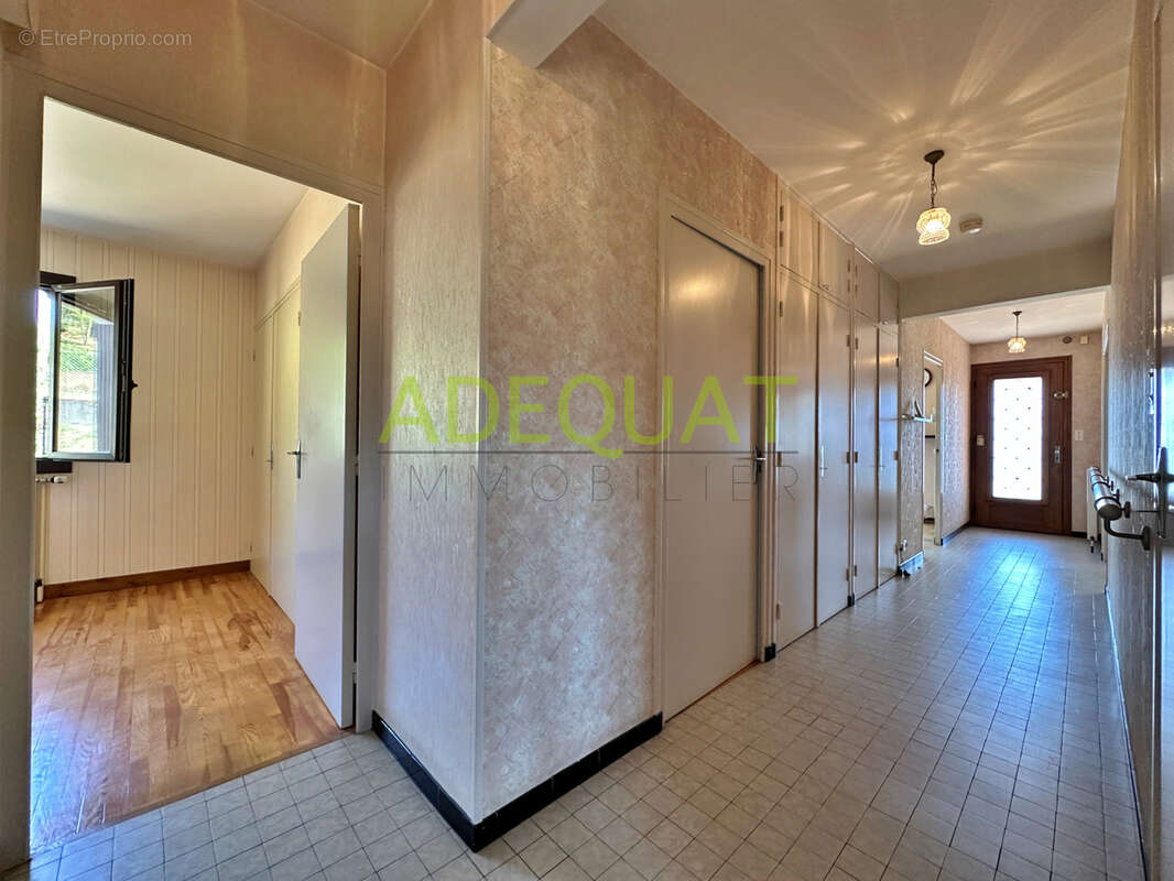 CESSIEU - Maison de 107,1m2 avec sous sol + garage - photo 11
