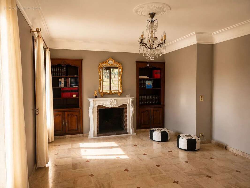 Maison 245 m² à Sainte-Anastasie  - photo 9