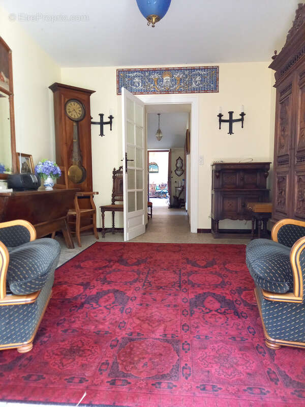 Maison à SAINT-CHRISTOLY-DE-BLAYE