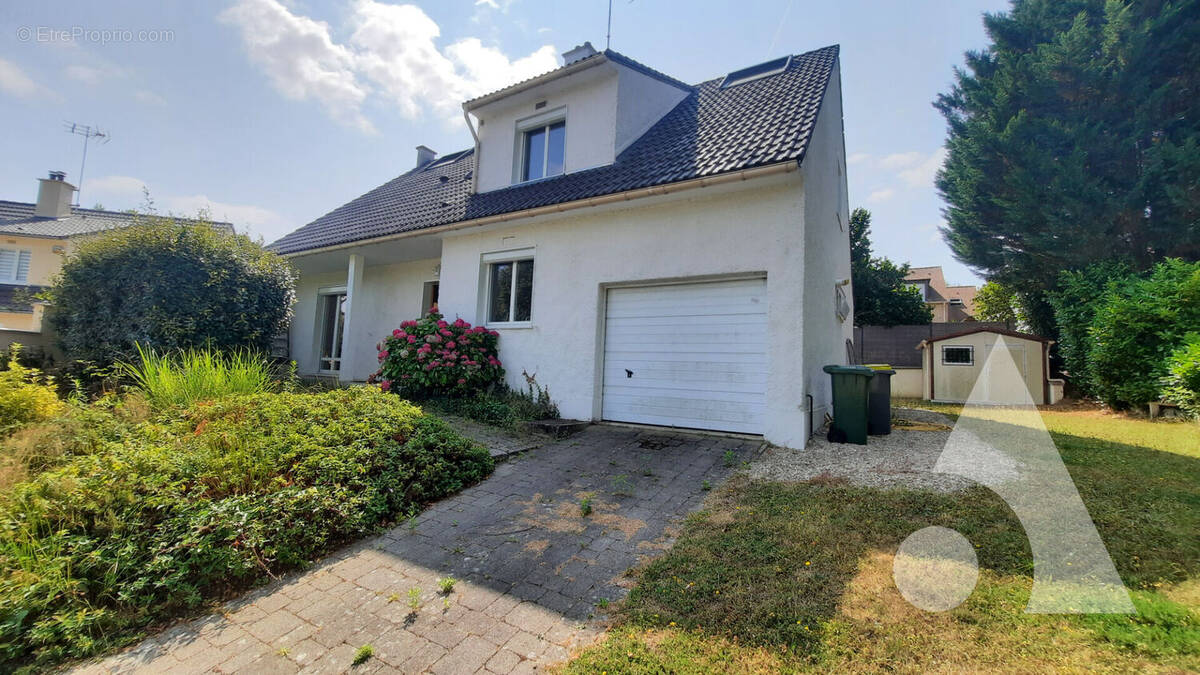 Maison à SAINT-REMY-LES-CHEVREUSE