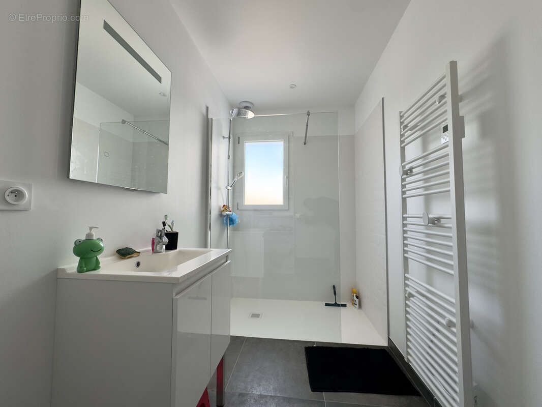 Maison à CHAMPAGNE-LES-MARAIS