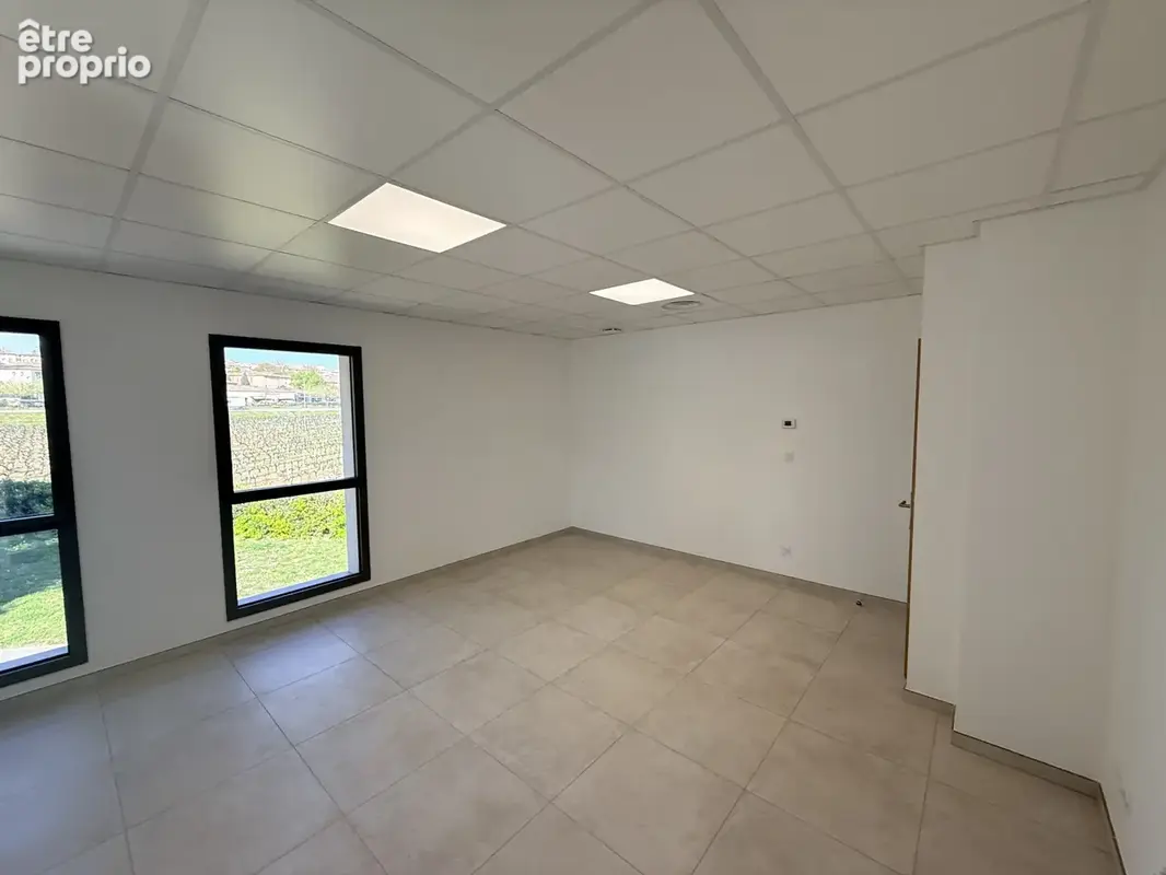 Bureau 28 m2 à Lorgues - photo 5