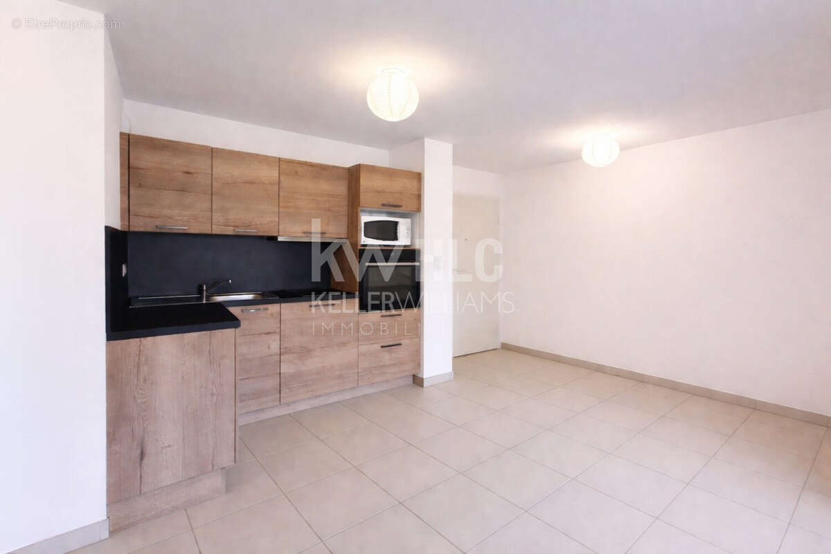 Cuisine entièrement aménagée et équipée - Appartement à PORTO-VECCHIO