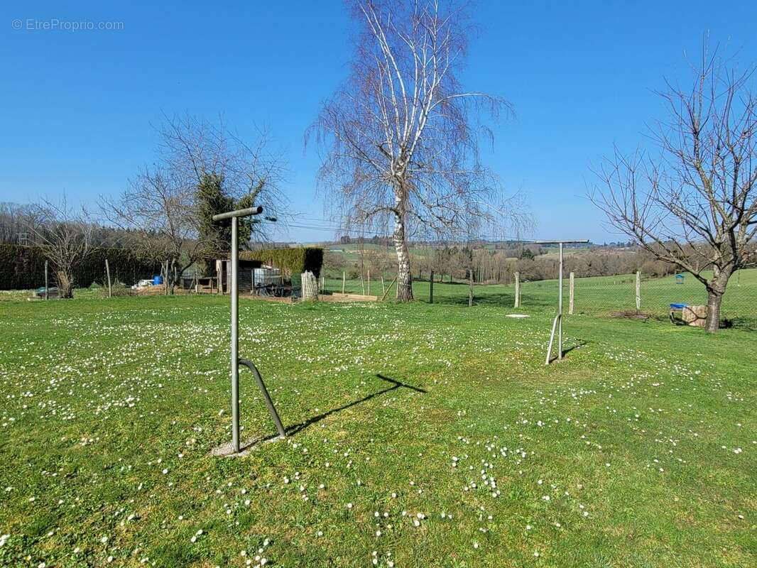Maison à SAINT-LEONARD-DE-NOBLAT