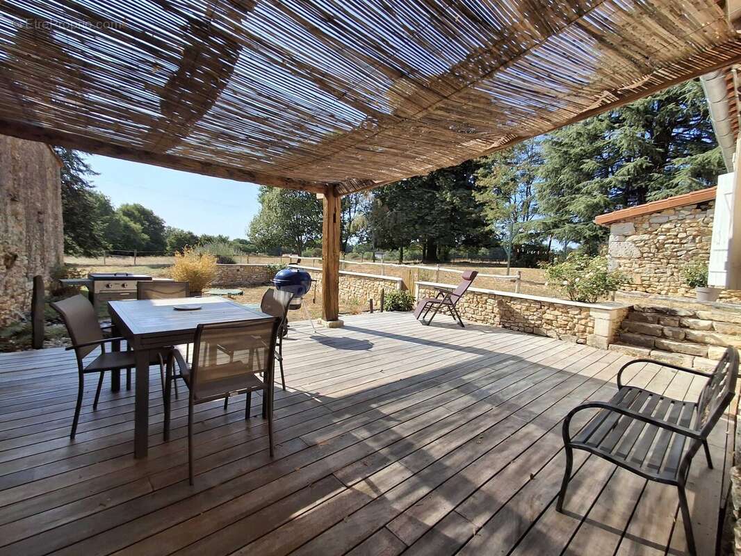 Maison 136 m² à Chasseneuil-Sur-Bonnieure  - photo 5