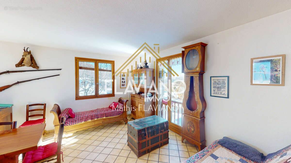 Maison à ENCHASTRAYES