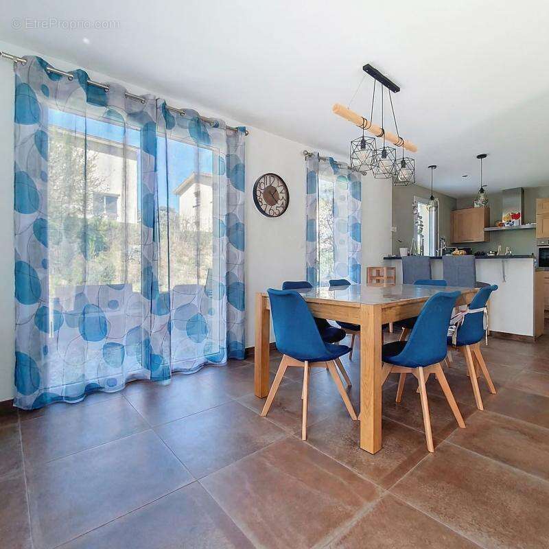 Maison à CHUZELLES