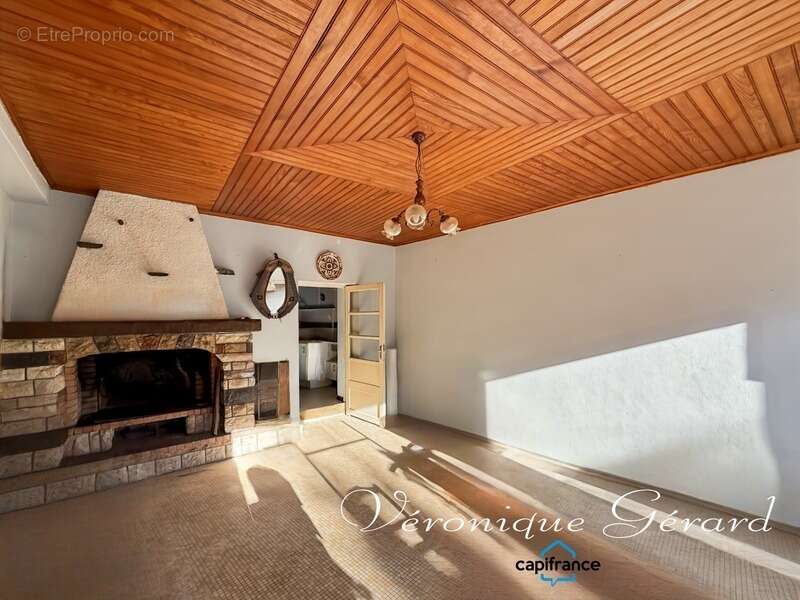 Maison en pierre de 150 M²  avec travaux à SAINT VIVIEN DE MONSEGUR - photo 8