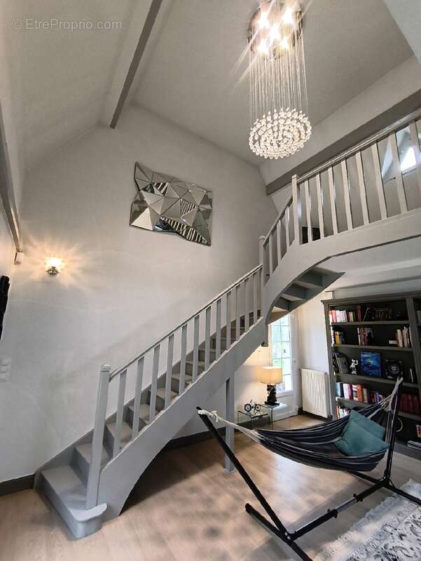 Maison à VALLANGOUJARD