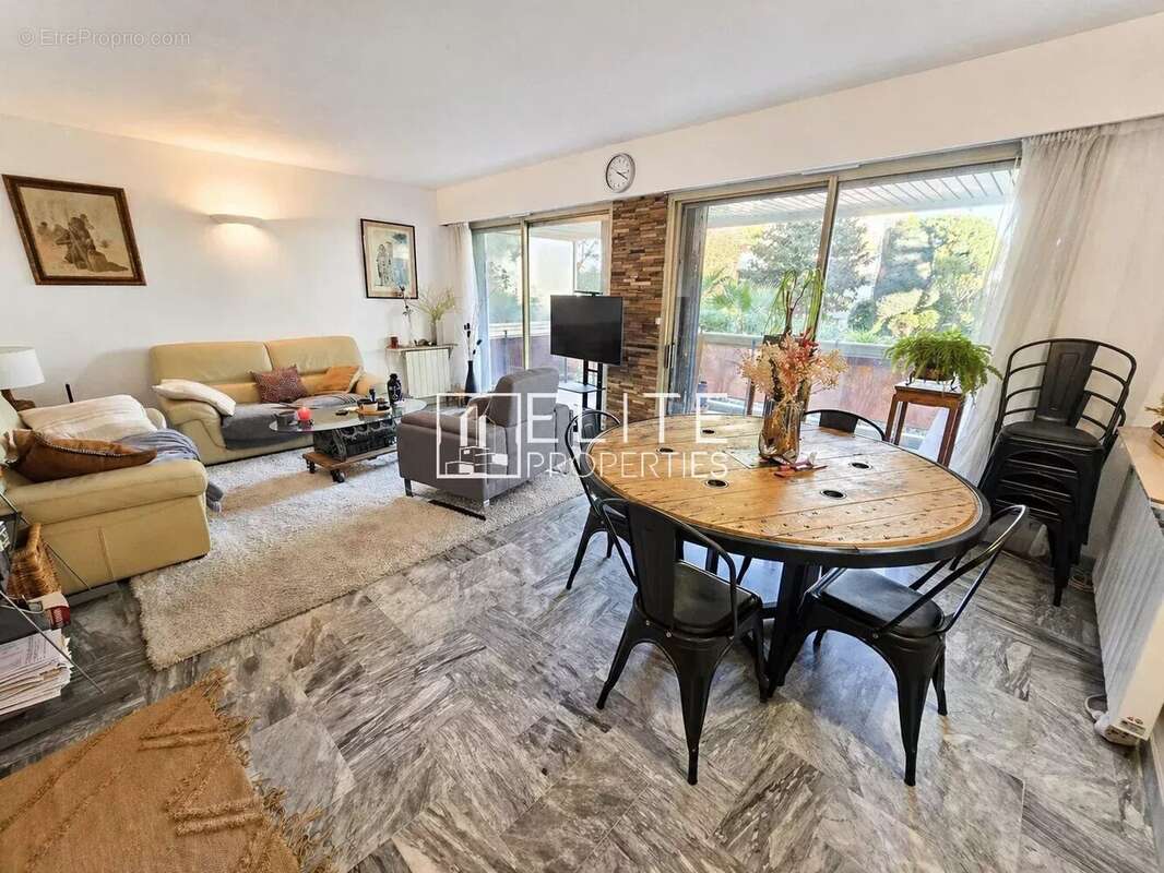 Appartement à SAINT-LAURENT-DU-VAR