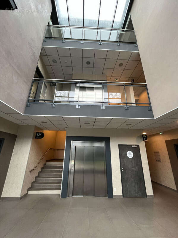 Commerce à CHALLES-LES-EAUX