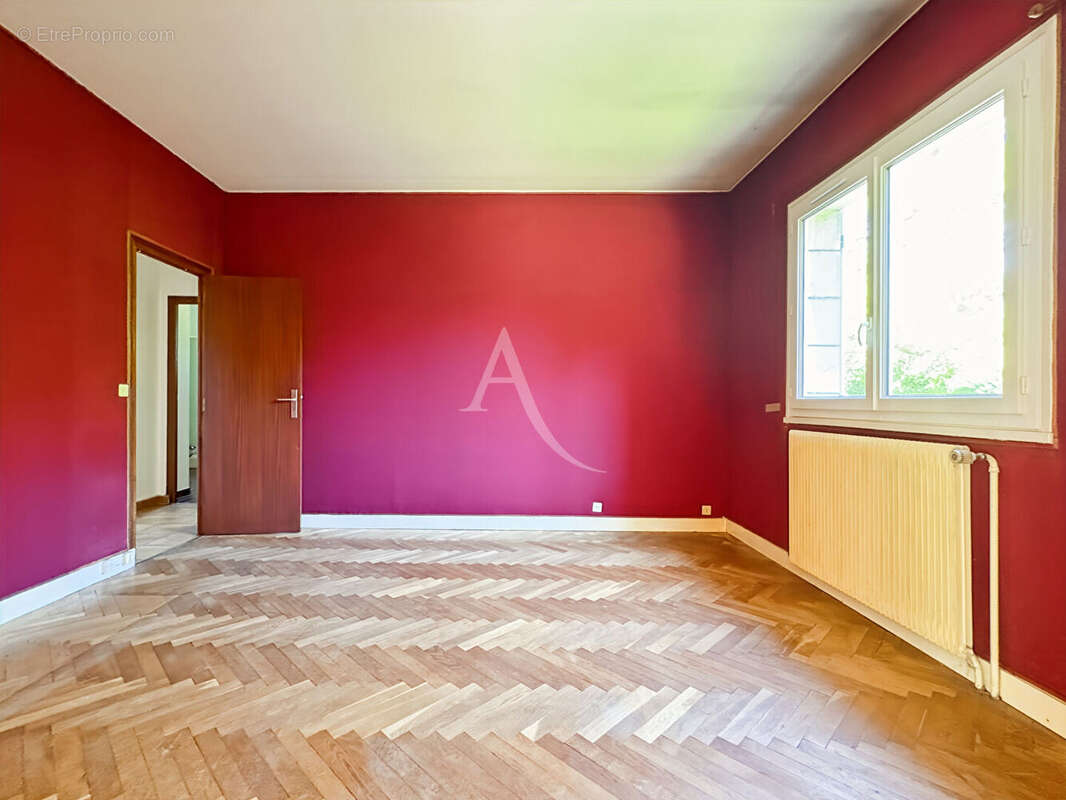 Propriété à Auvers-Saint-Georges - jardin paysagé, beaux espaces, sous-sol total - photo 9