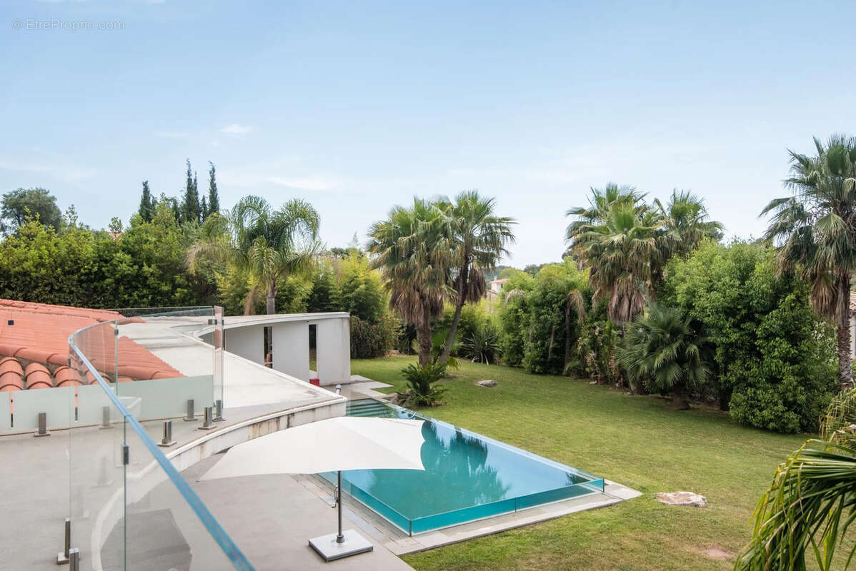 Maison à ROQUEFORT-LES-PINS