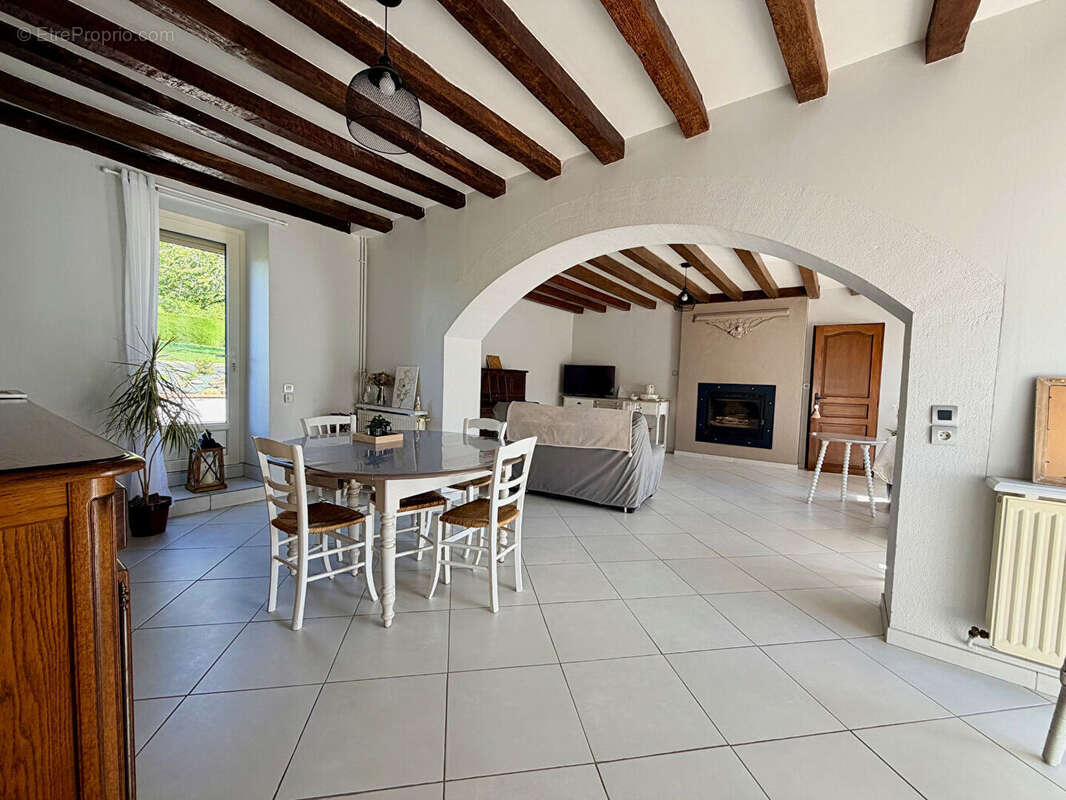 Maison à LE MELE-SUR-SARTHE