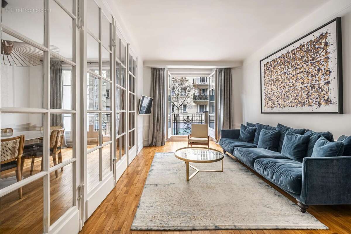 Appartement à PARIS-16E