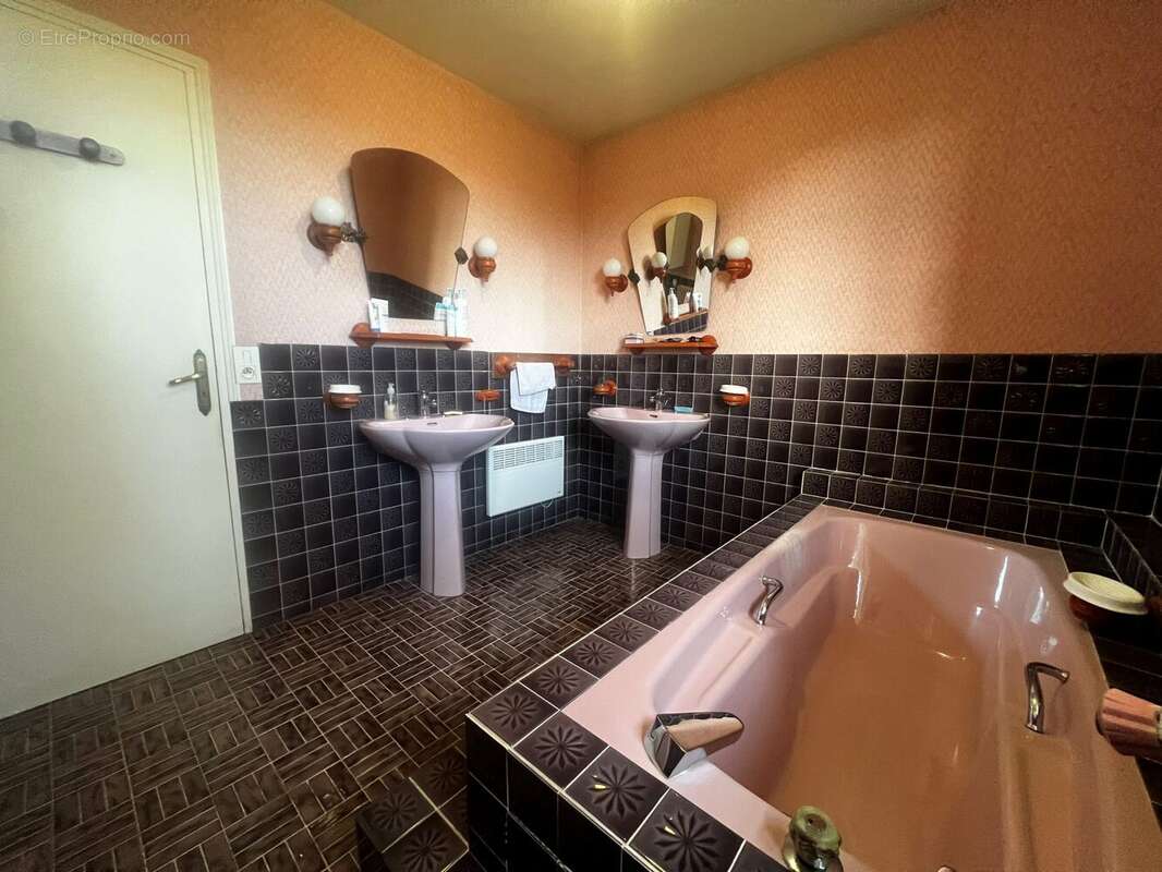 Maison à LE BREUIL-EN-BESSIN