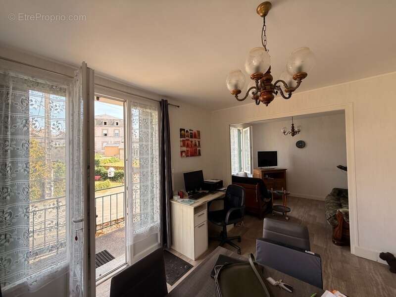 EN EXCLUSIVITE ! Pavillon de 95m² surélevé sur sous sol, rénové, sur terrain de 562m² 117 500 € - photo 6