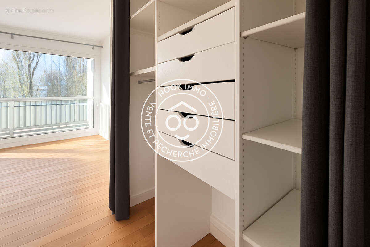 CHAMBRE 2 AVEC DRESSING ET SDD - Appartement à CHEVILLY-LARUE