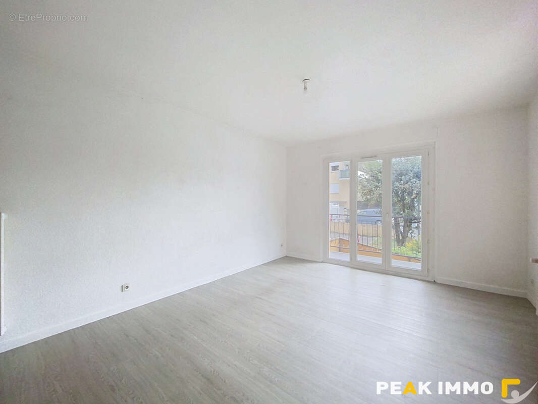SAINT-JEOIRE-EN-FAUCIGNY   Appartement T3 de 60,75 m2 avec balcons, cave et stationnement - photo 2