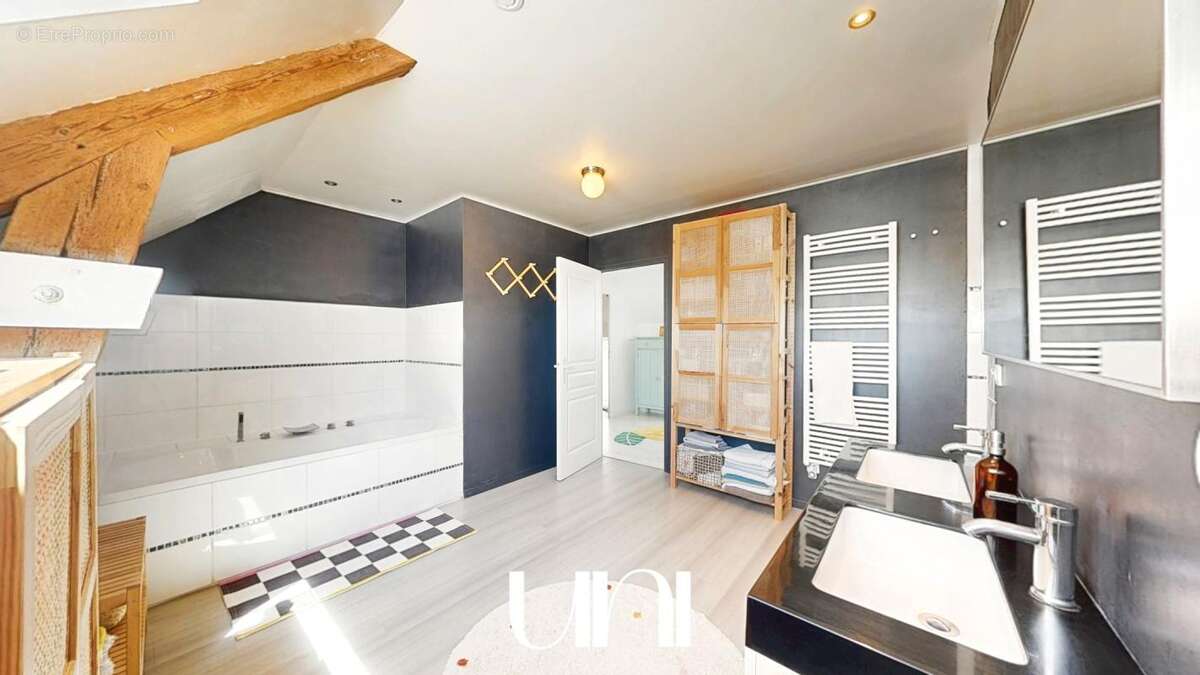 Maison à CLINCHAMPS-SUR-ORNE