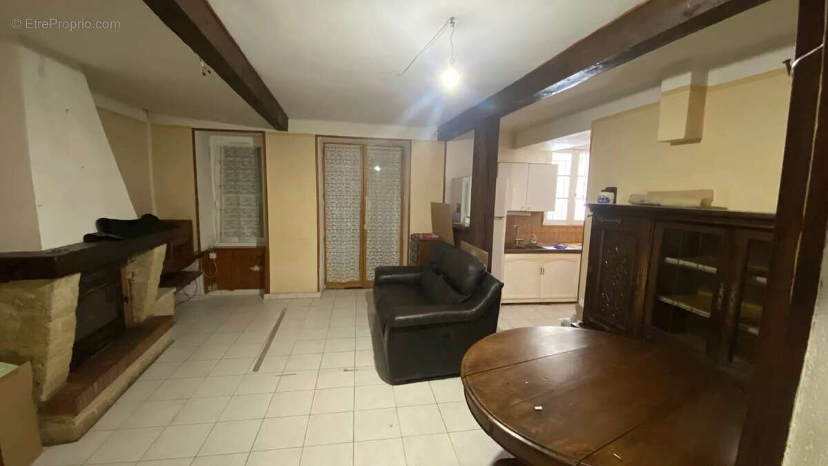 Maison à SAINT-CHAMAS
