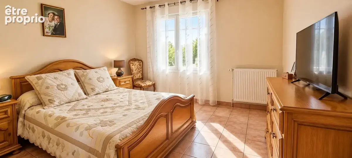 Saint Pierre d'Eyraud , maison plain pied de 2005 sur 1155 m² de terrain . - photo 10