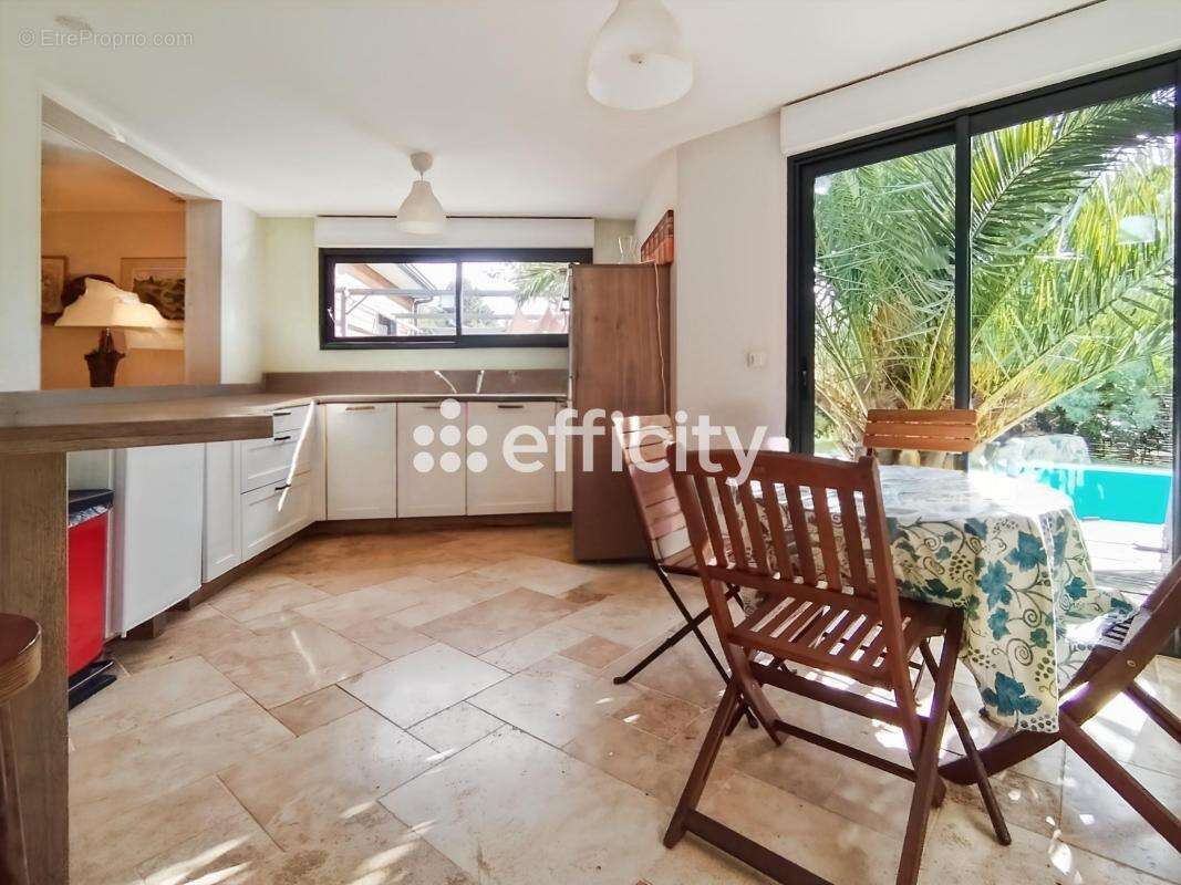 Maison 133 m² à Gemozac  - photo 2