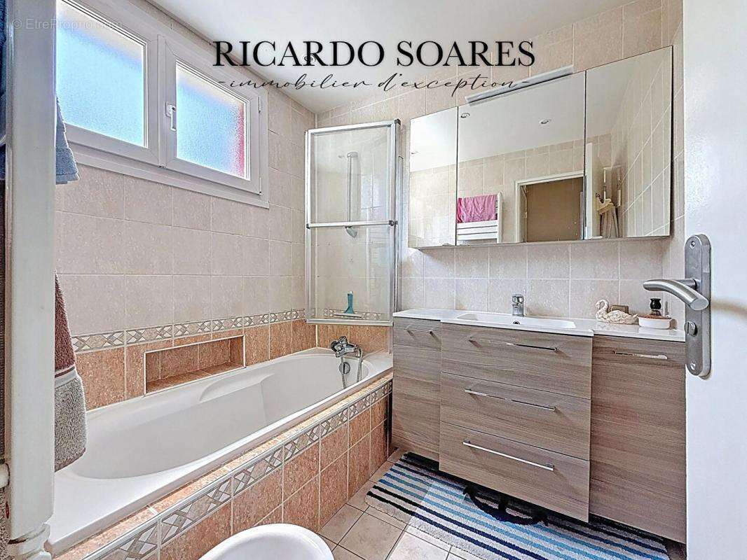 Maison à LE THILLAY