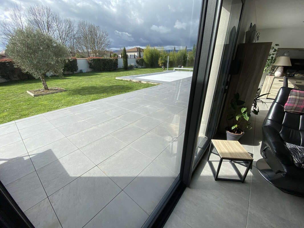 Aux portes de riorges, villa contemporaine - photo 10