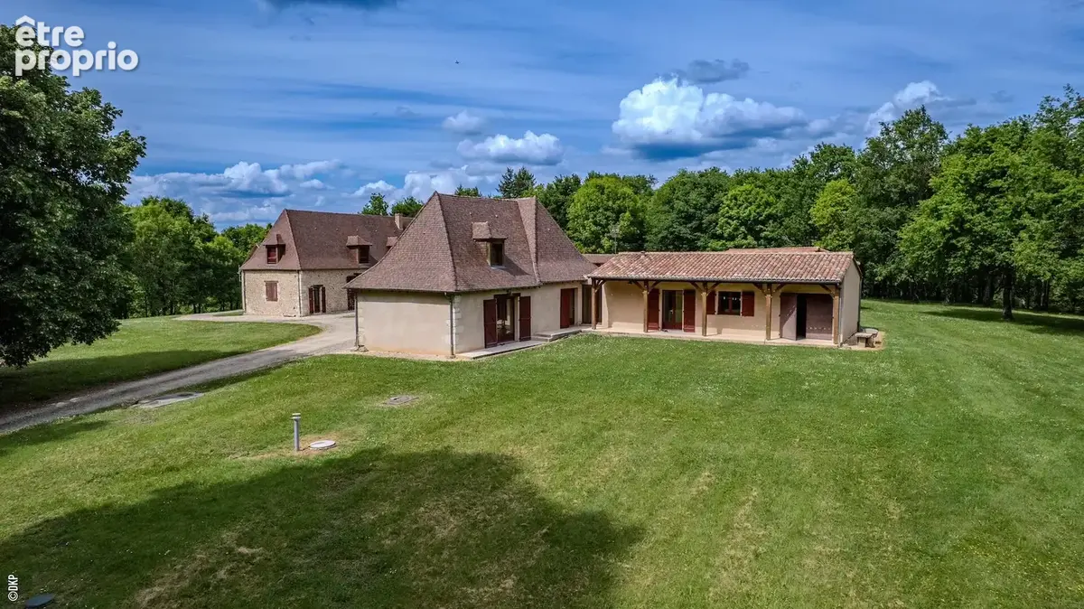 Domaine d'exception sur 100 hectares de forêt privée et bâtis en pierre. Vidéo sur demande - photo 14