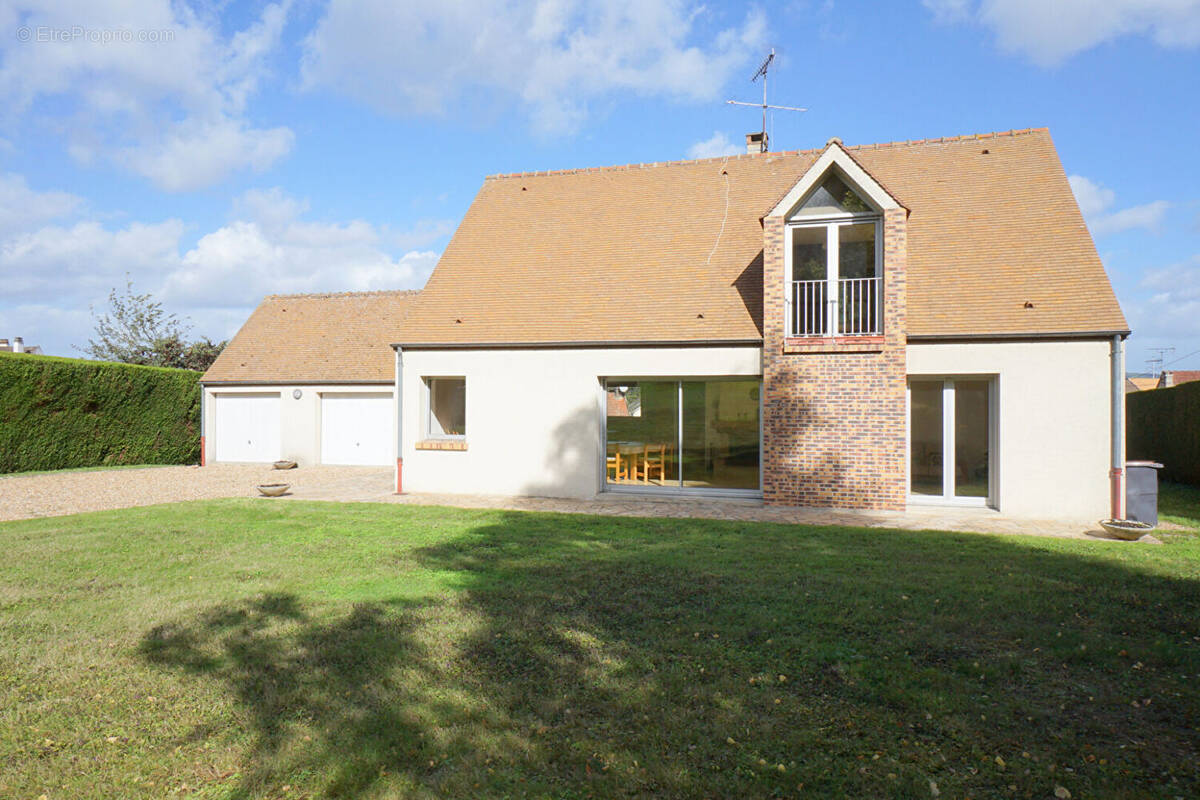 Maison à MEZIERES-SUR-SEINE