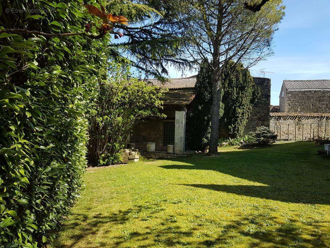 Maison à COULONGES-SUR-L'AUTIZE