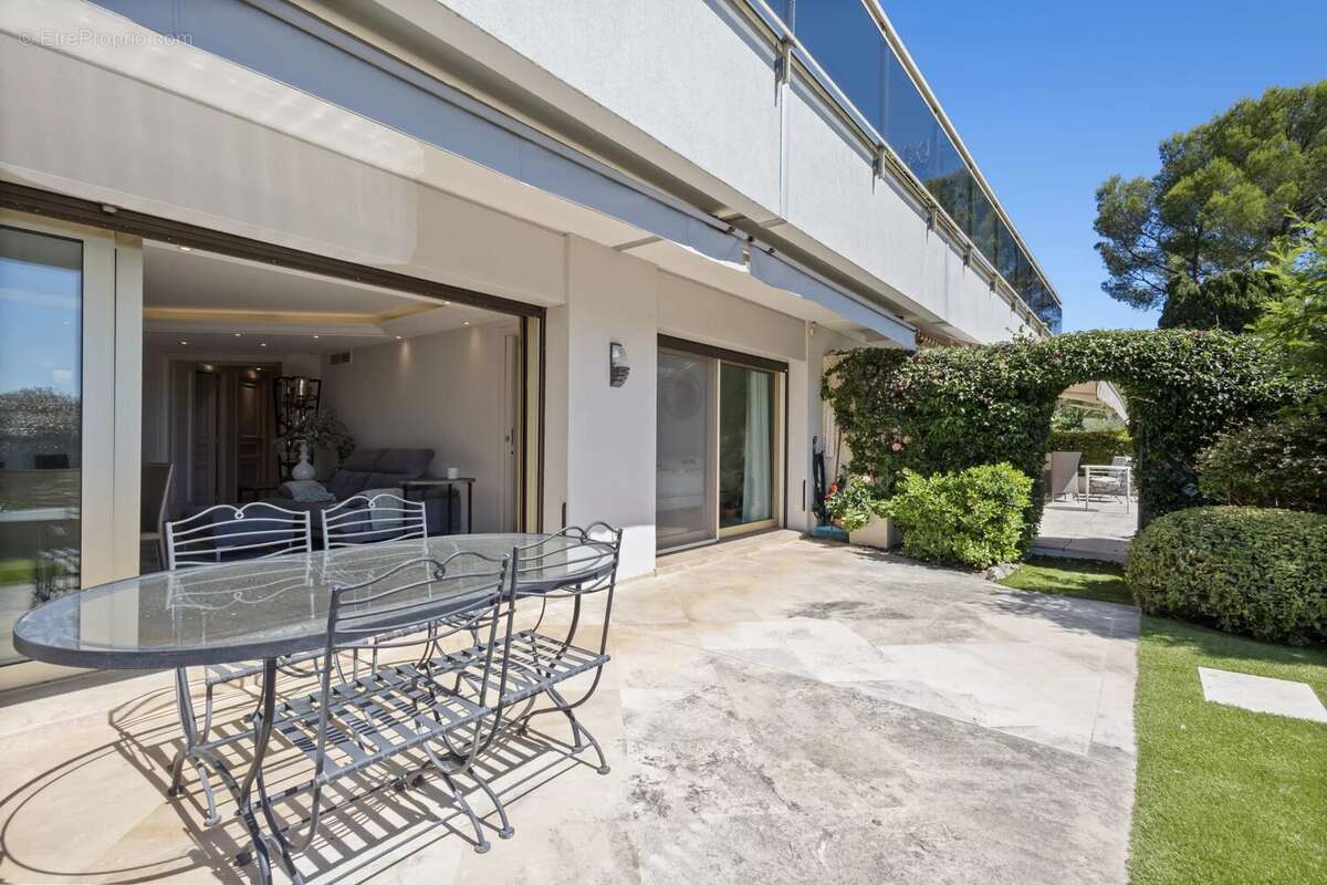 Appartement à LE CANNET