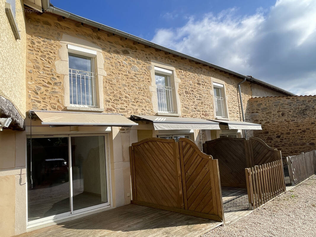 Appartement à LA TOUR-DE-SALVAGNY