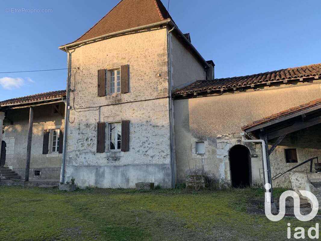 Maison 315 m² à Nonac  - photo 3