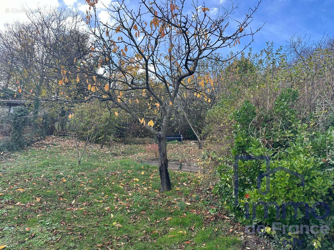 Maison à SAINT-GENEST-LERPT