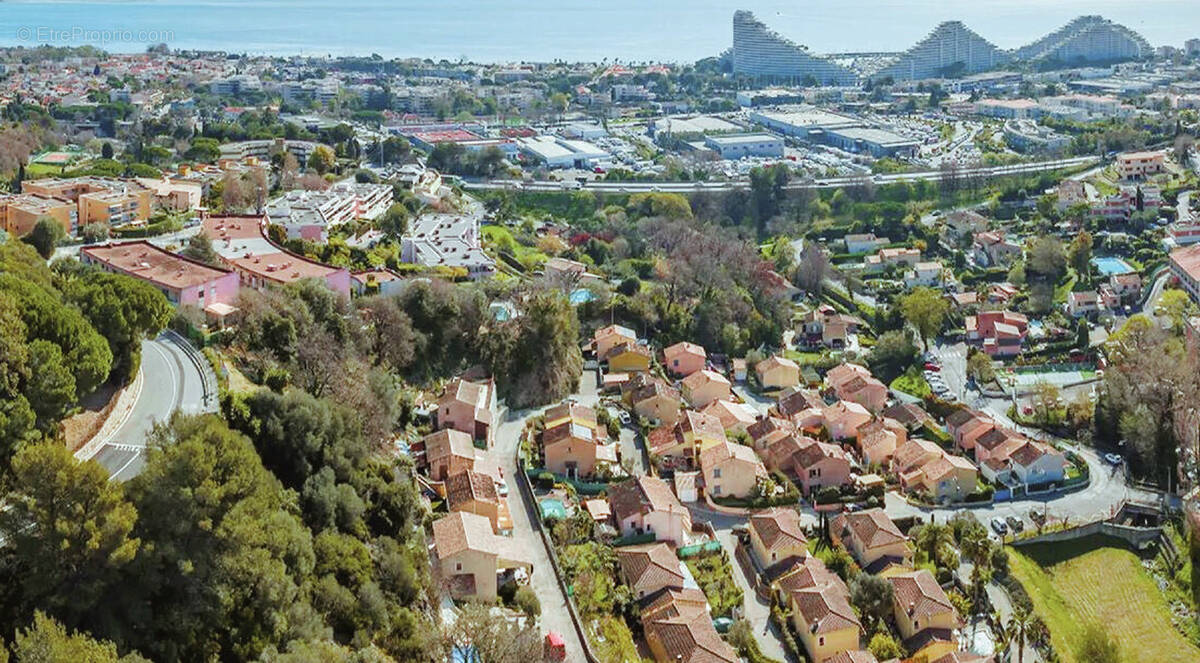 Appartement à VILLENEUVE-LOUBET