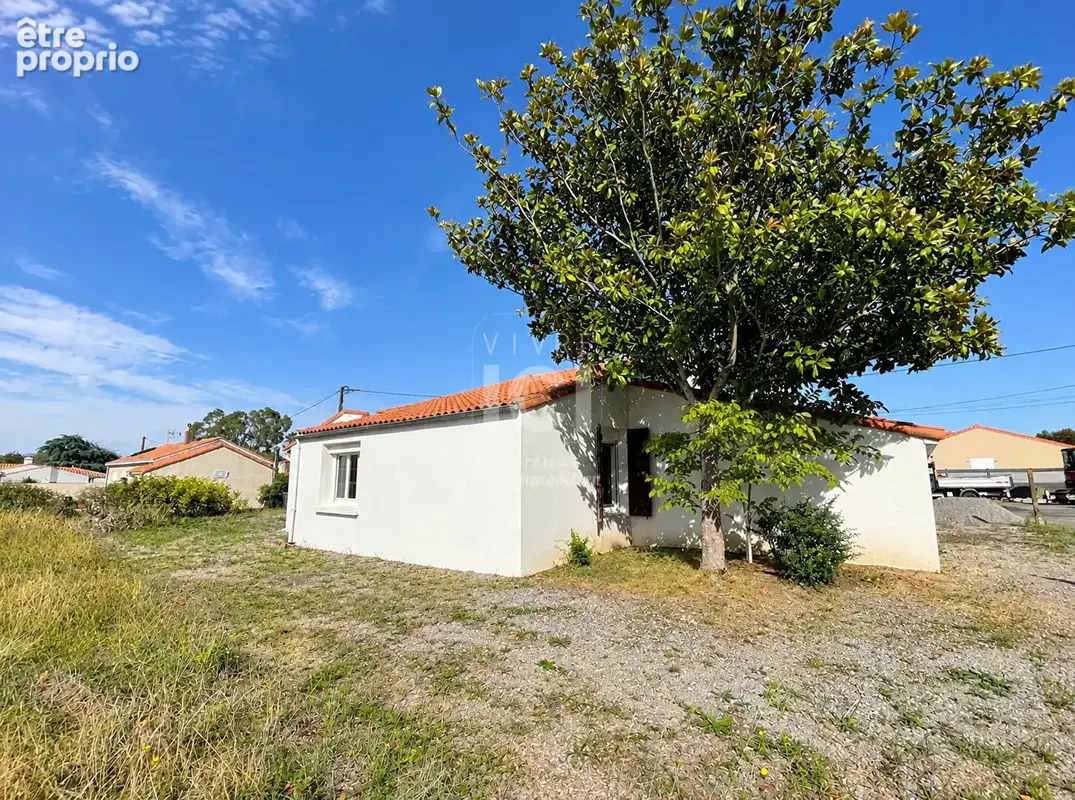 Maison - 3 pièces - 65 m² - Dépendances - photo 2