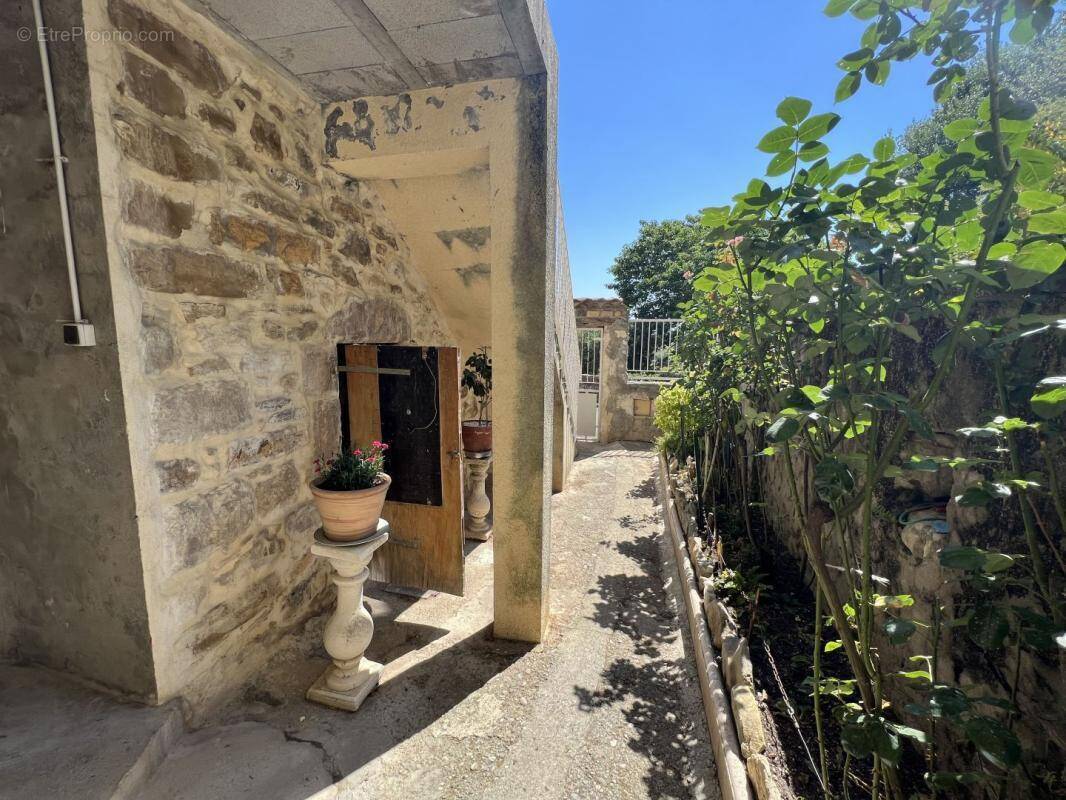 Maison à BARJAC