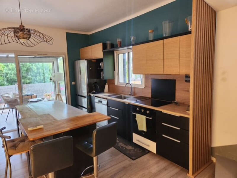 Villa rénovée vue mer à vendre LES ISSAMBRES (83) - photo 5
