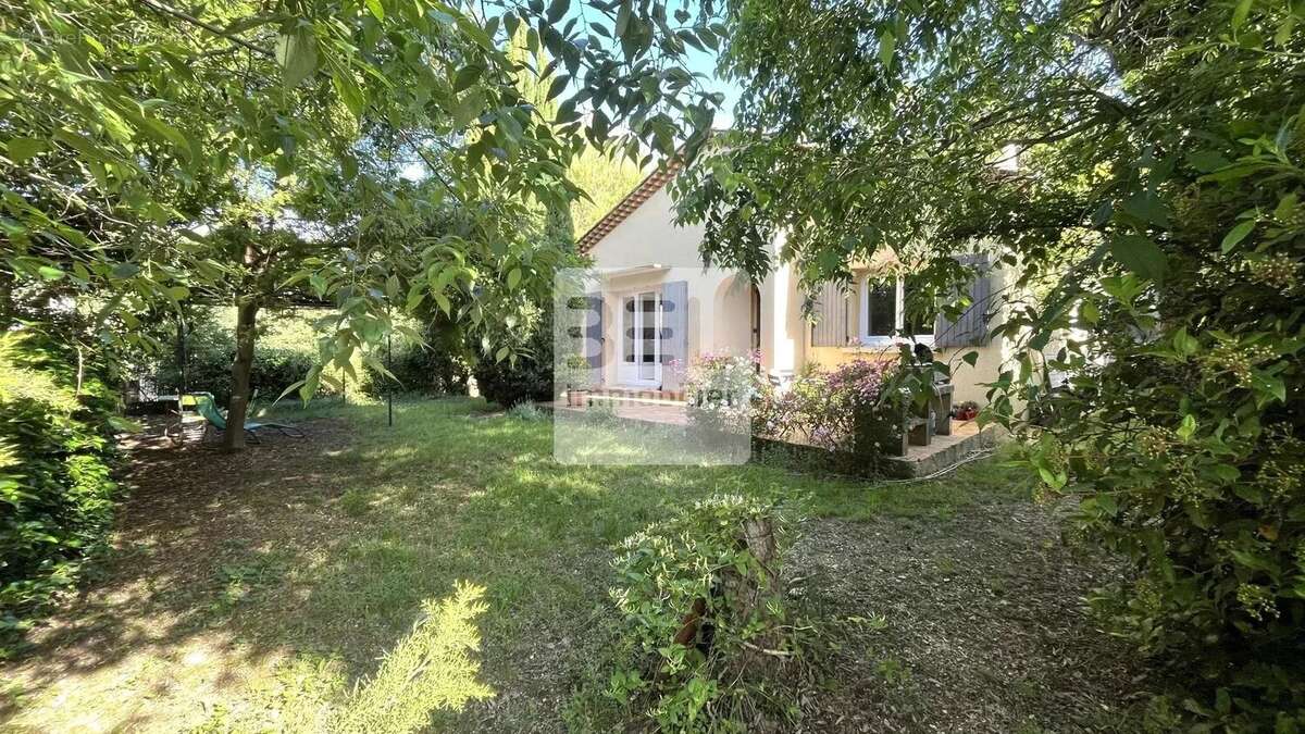 Maison à LAUDUN-L'ARDOISE